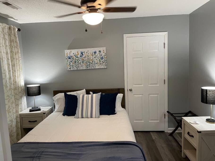 Bed, Photo of the whole room, Bedroom