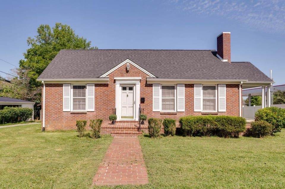 Charming Tullahoma Stay w/ Great Walkable Location House in Tennessee