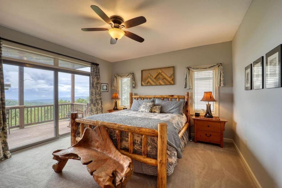 Sugar Mountain Cabin, 2bd2bth, Steps to Slopes! Cabin in Sugar Mountain