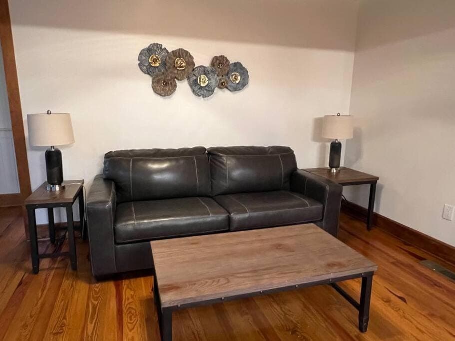 Golden Acres Ranch Hot Tub+Gameroom+Creek & wifi House in Tennessee