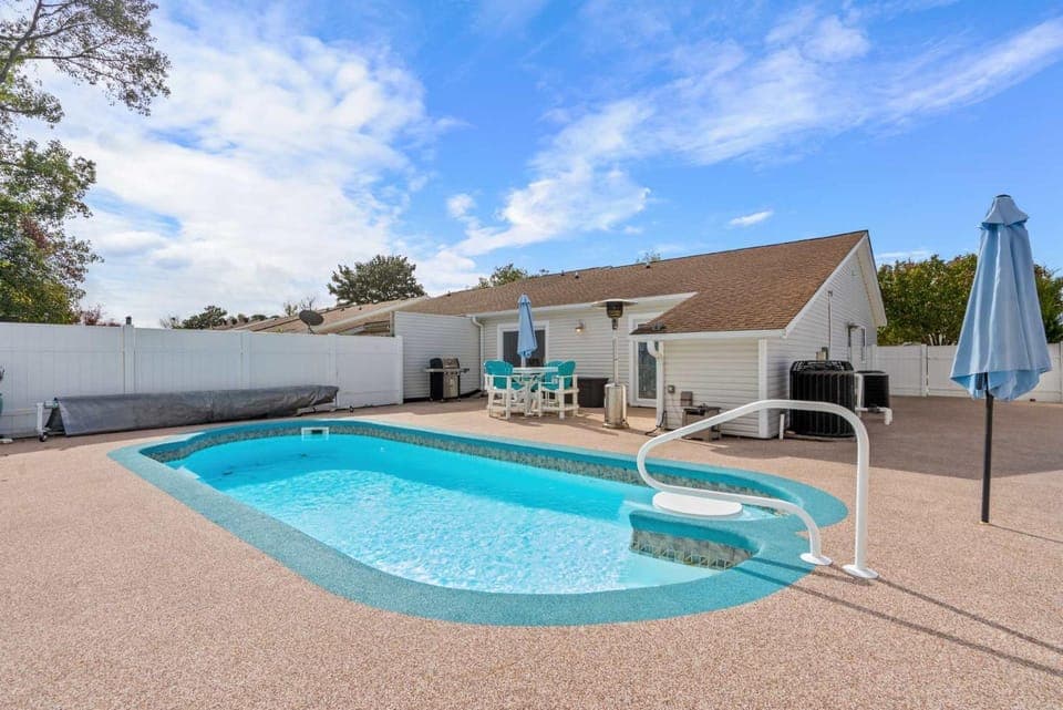 Swimming pool