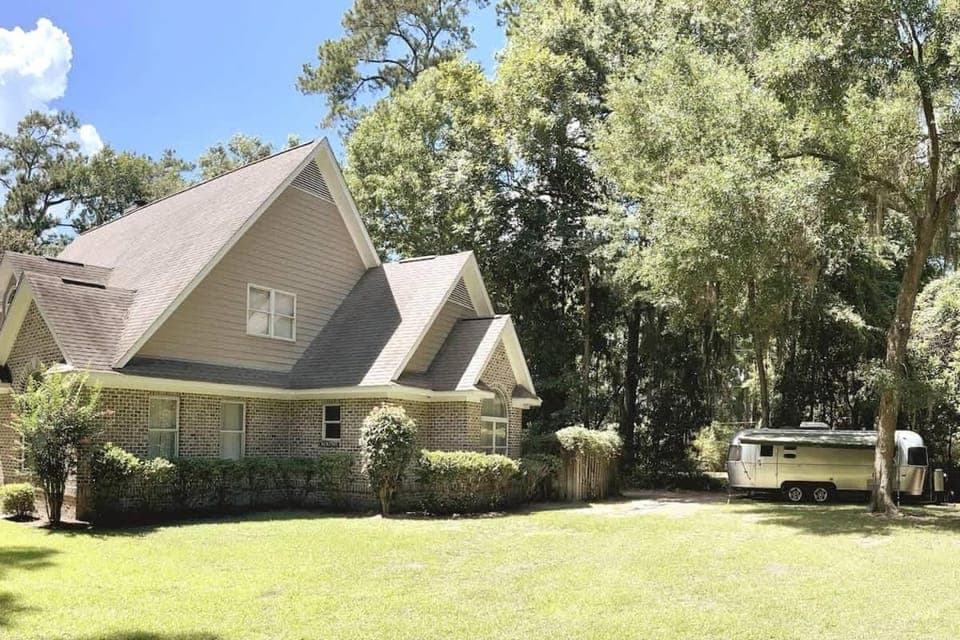 Amazing Home & Modern Airstreams Near Beach & City Sleeps 22! House in Jasper County