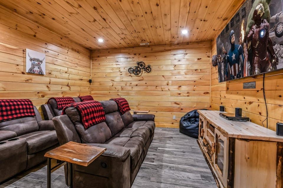 Lazy Bear Lodge cabin Cabin in Sevier County