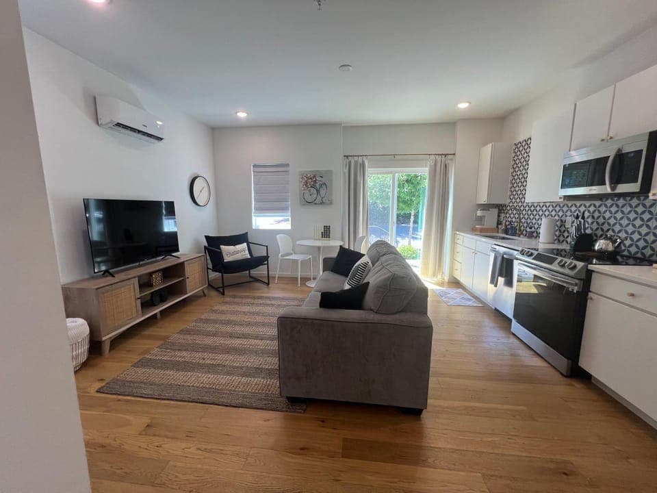 Kitchen or kitchenette, Living room