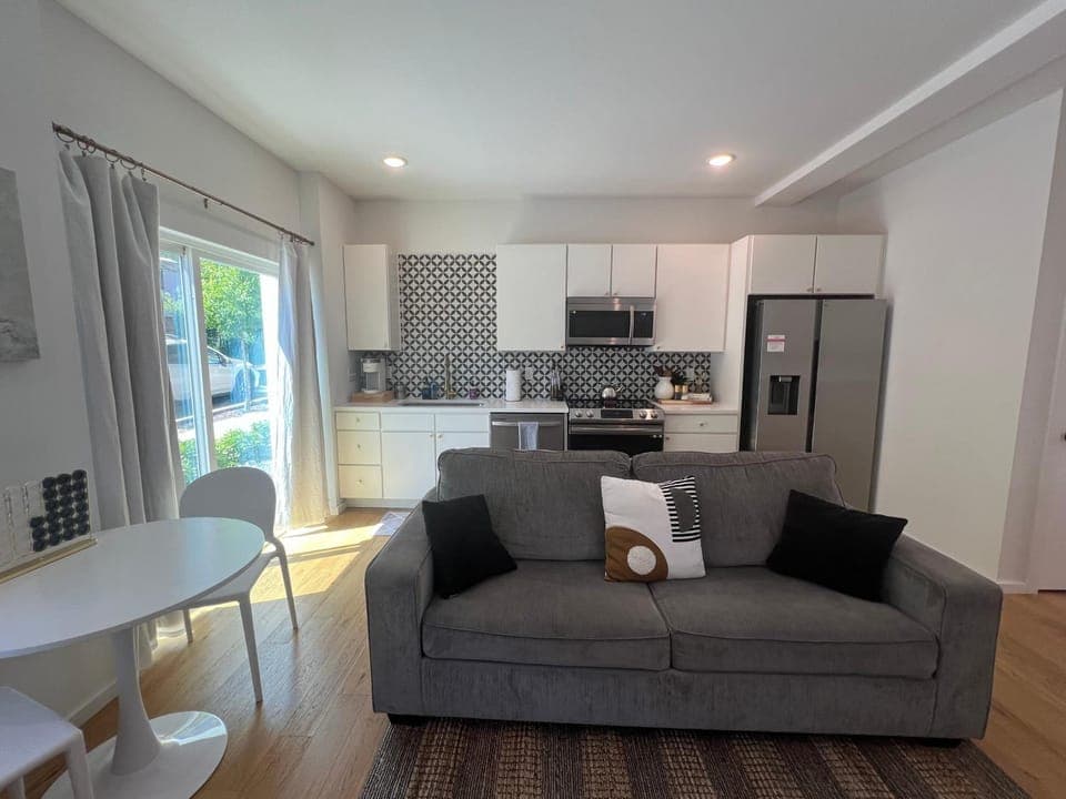 Kitchen or kitchenette, Living room