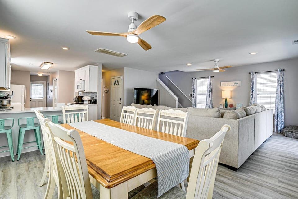 Walk to Ocean: Surfside Beach Gem w/ Private Pool House in Surfside Beach
