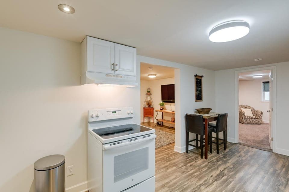 Old Hickory Hideout: Charming Apt w/ Deck! Apartment in Old Hickory
