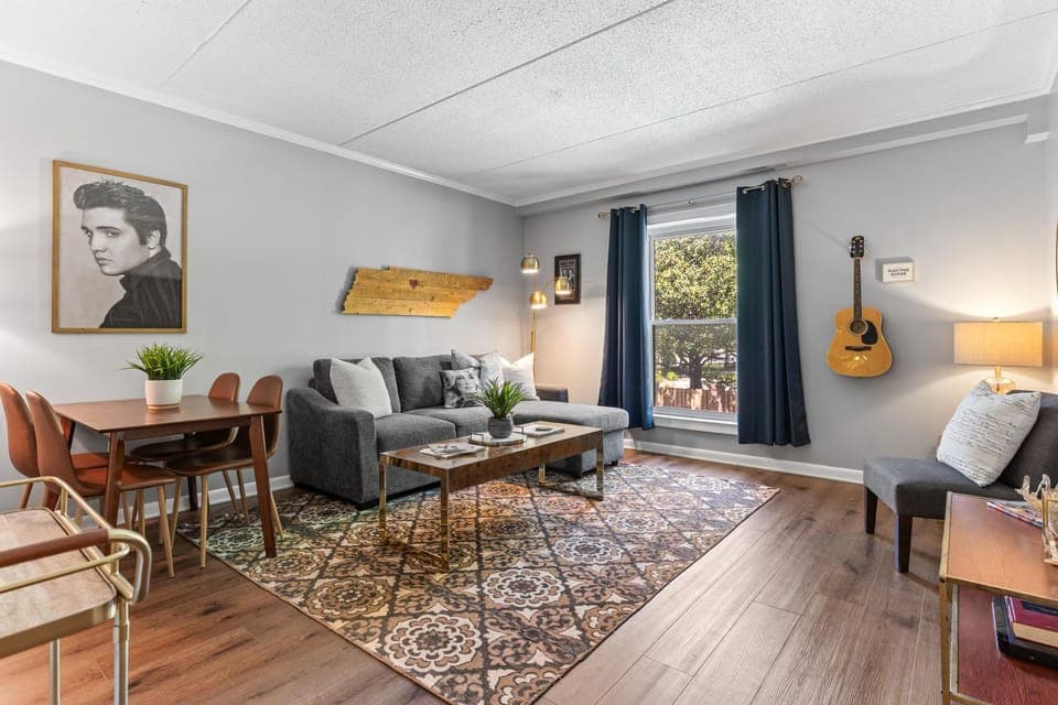 Living room, Seating area, Dining area