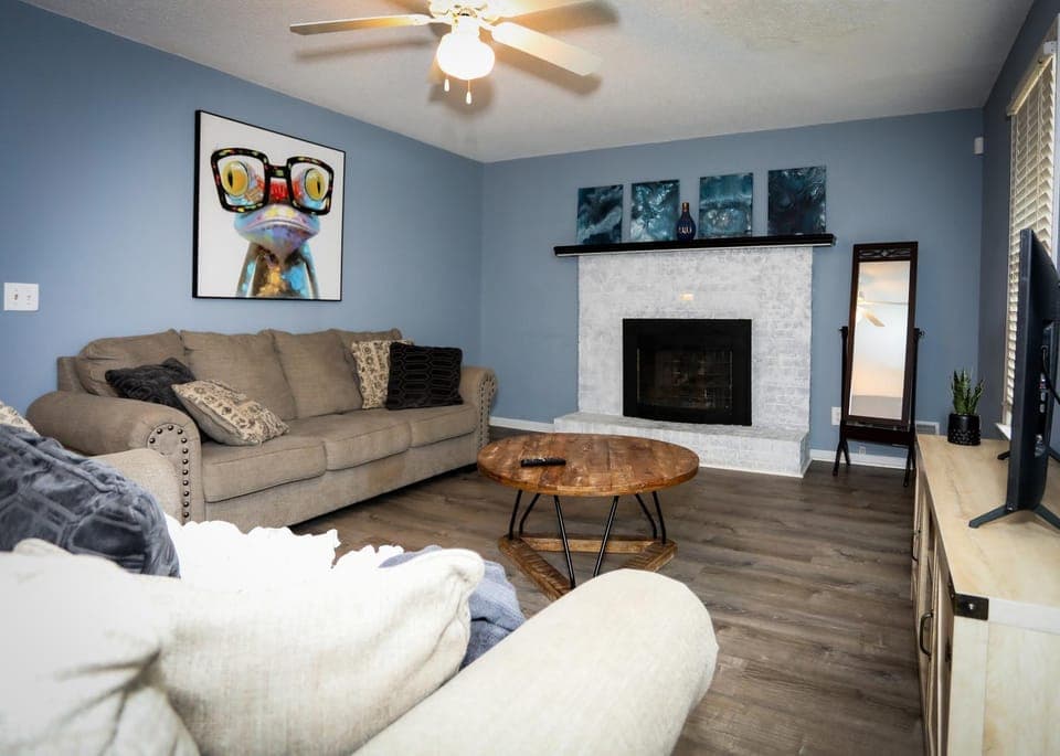 Communal lounge/ TV room, TV and multimedia, Living room, Seating area, Evening entertainment, fireplace, flat iron