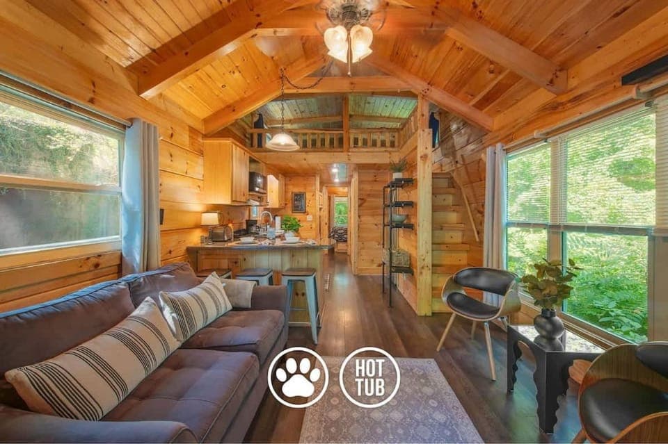 Thomas Cabin Forest Tiny Cabin With Hot Tub Cabin in Chattanooga
