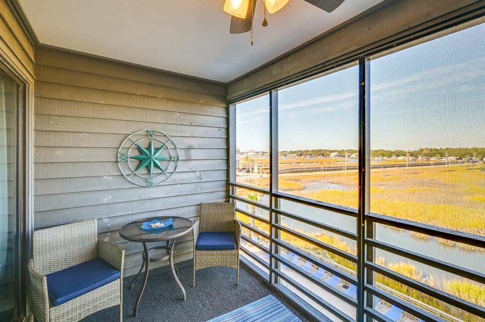Murrells Inlet Condo w/ Balcony & Pool: Near Pier! House in Garden City