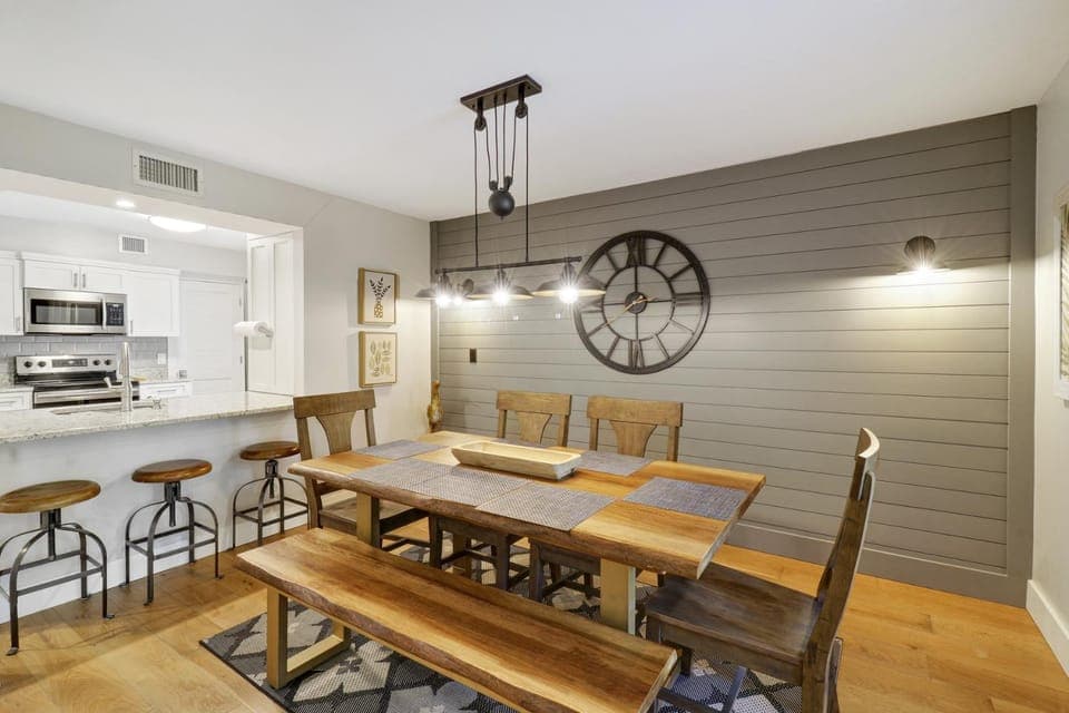 Two Kings Double & Bunk Bed Sleep 8 w Beach Gear & Bike Rentals Harbourtown Pool House in Hilton Head Island