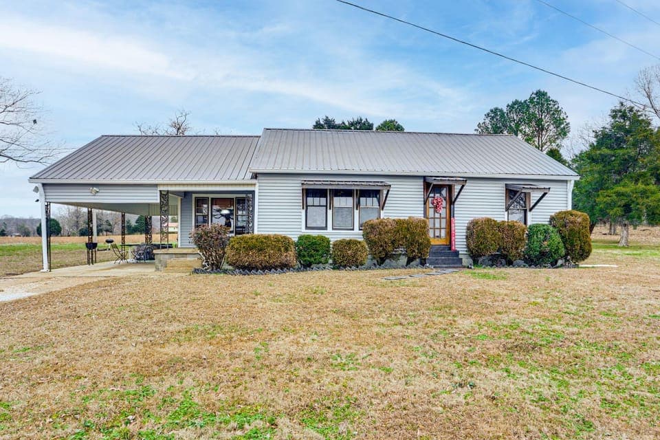 1-Acre Countryside Home in Gleason: Pets Welcome! House in Tennessee