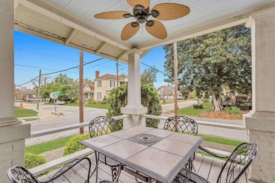 Historic Southern Home - close to downtown and GSU House in Statesboro
