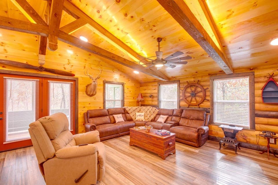 Pet-Friendly Chattanooga Cabin w/ Hot Tub & Kayaks Cabin in Hixson