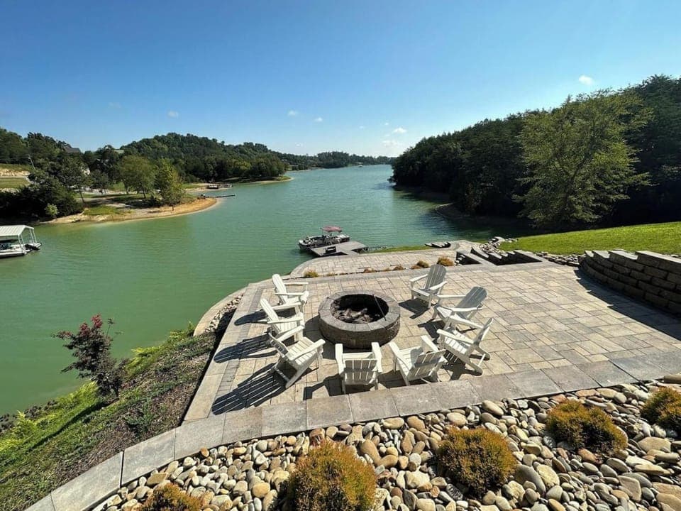 Peaceful Cabin on Lake Outdoor kitchen 3 Patios Firepit 2 Story Dock Cabin in Douglas Lake