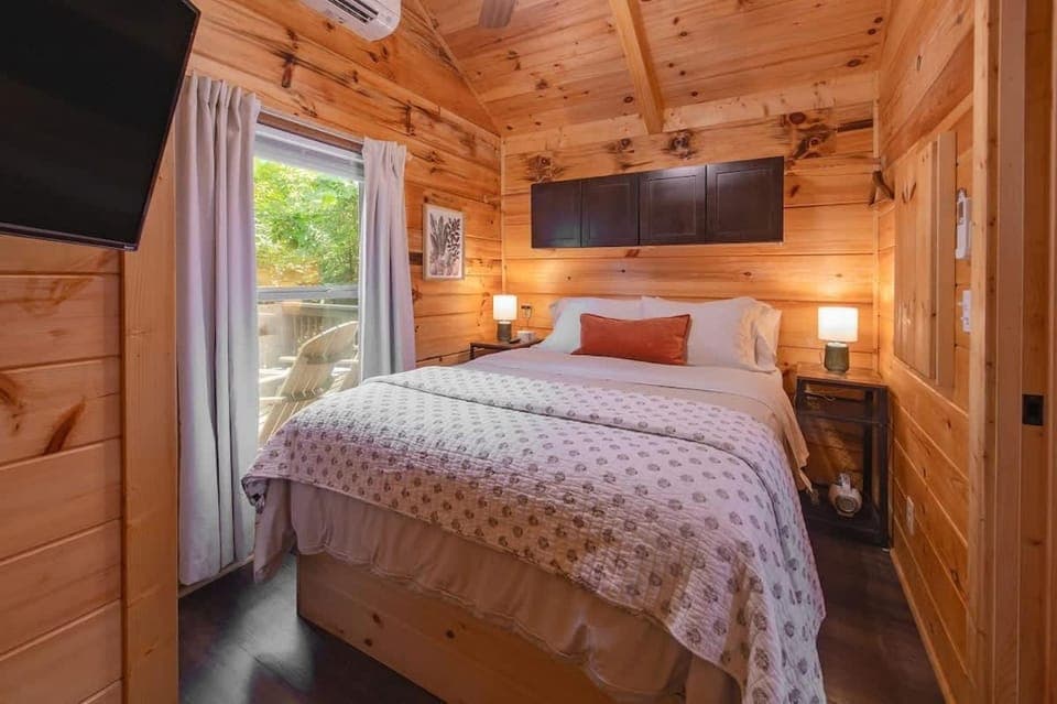 Elise Cabin Forest Retreat 5 Mins To Downtown Cabin in Chattanooga