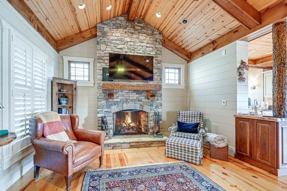 Mountain-View Georgia Cabin w/ 2 Decks Cabin in Sky Valley