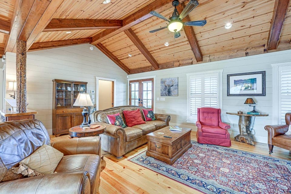Mountain-View Georgia Cabin w/ 2 Decks Cabin in Sky Valley