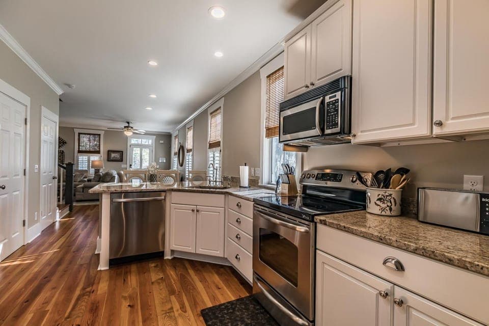 New Listing - Centrally located Beaufort home House in Beaufort