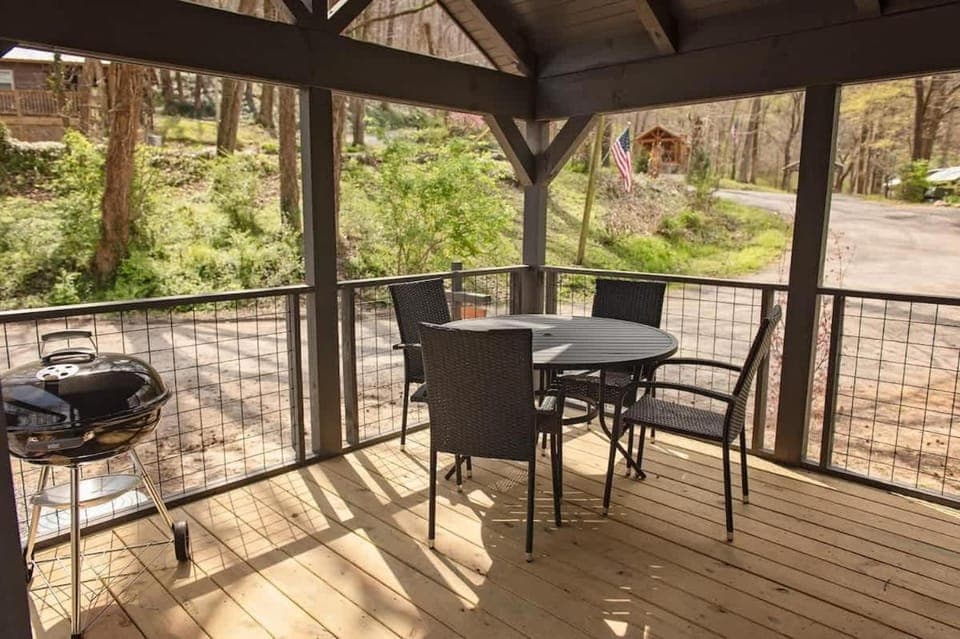 Jake Cabin Luxury Hot Tub Cabin Near Downtown Cabin in Chattanooga