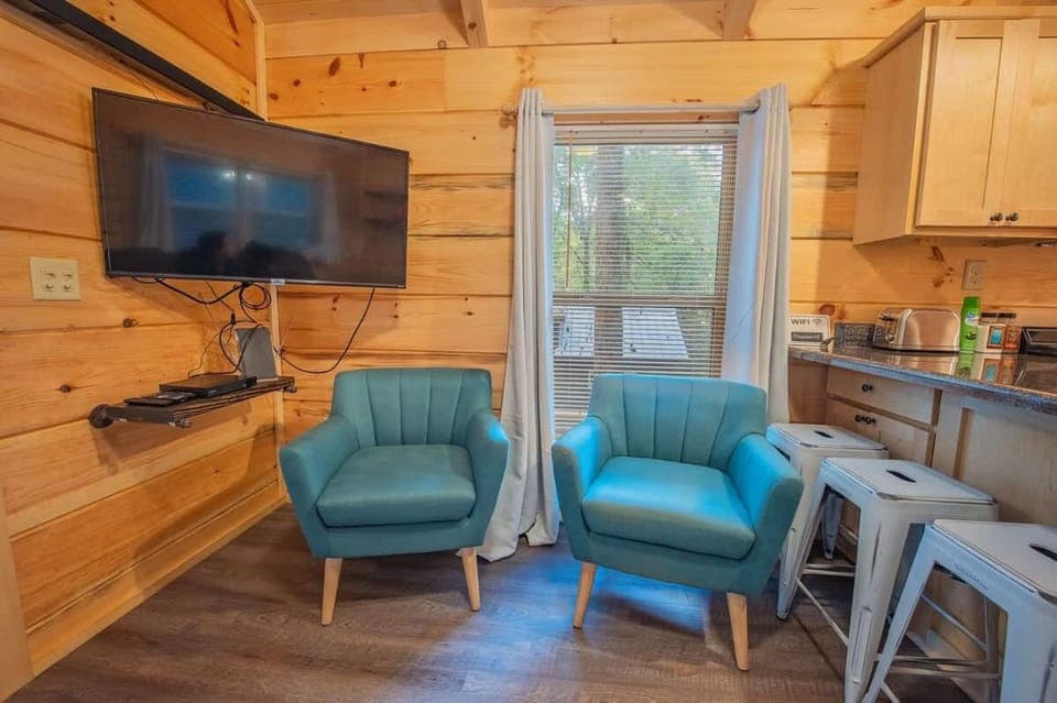 Tiny Cabin Village Private Hot Tub Lynda Cabin Cabin in Chattanooga