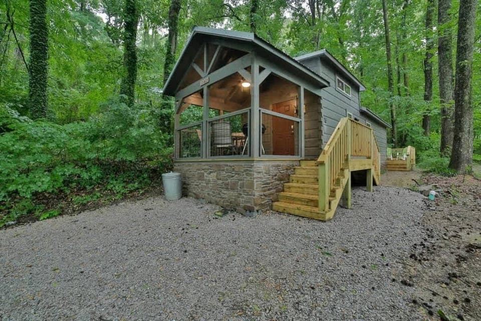 Martha Cabin Tiny Cabin By Downtown Chattanooga Cabin in Chattanooga