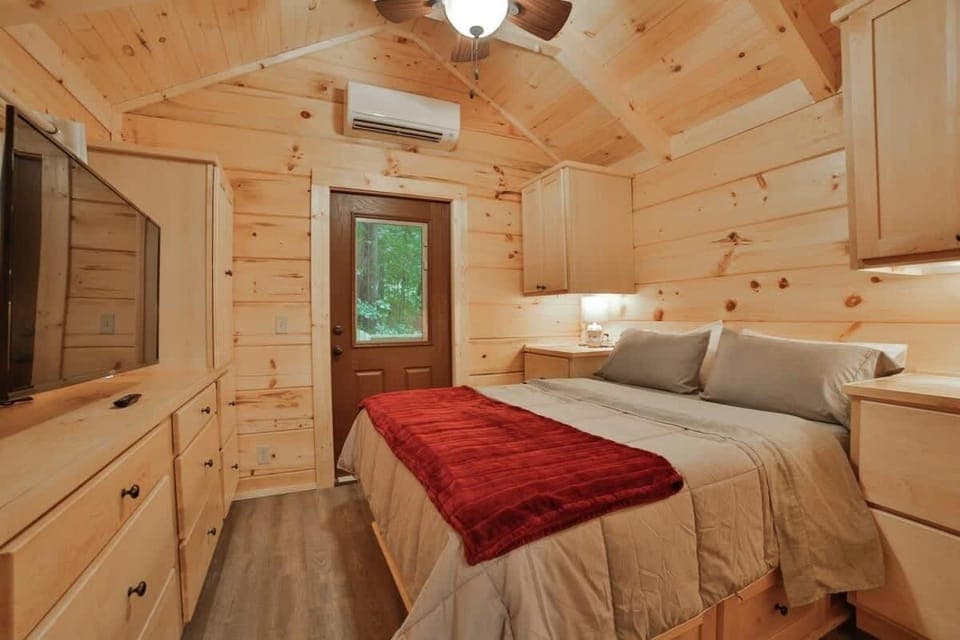 Martha Cabin Tiny Cabin By Downtown Chattanooga Cabin in Chattanooga