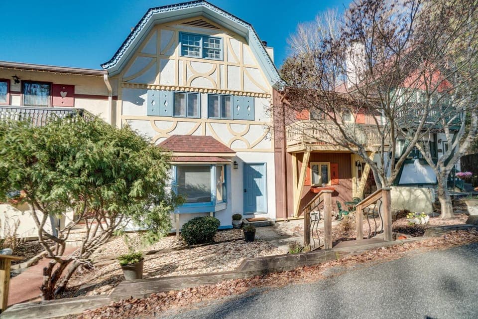 Bright Helen Cottage: Walk to Town! House in Helen