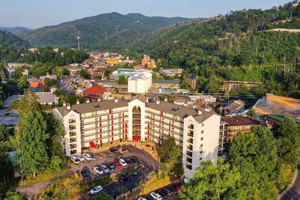 Pool, Views & Steps to Town: Chic Gatlinburg Condo House in Gatlinburg
