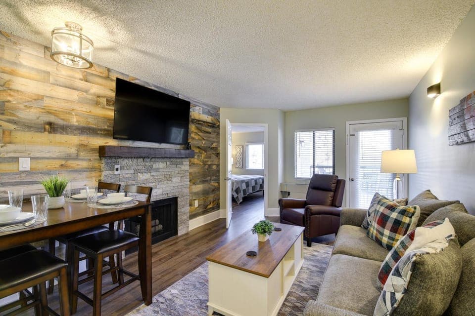 Pool, Views & Steps to Town: Chic Gatlinburg Condo House in Gatlinburg