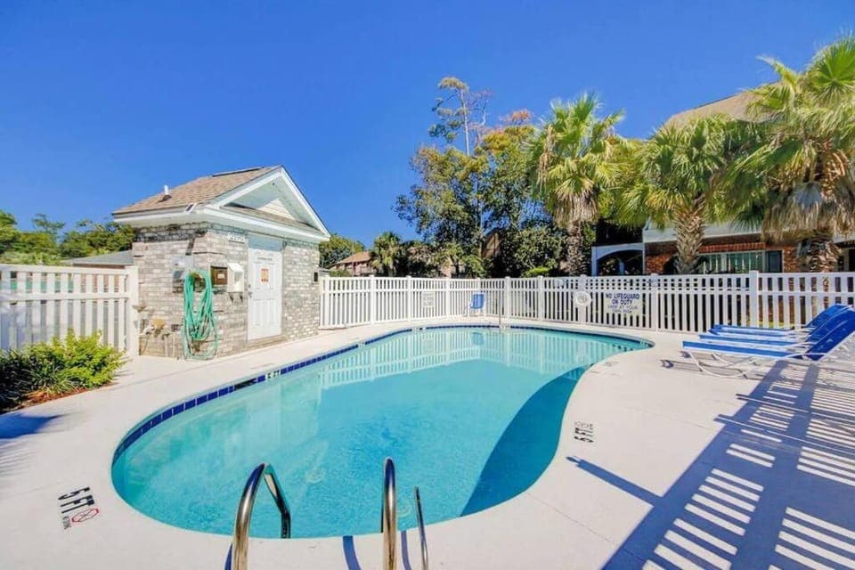 Pool view, Swimming pool, sunbed
