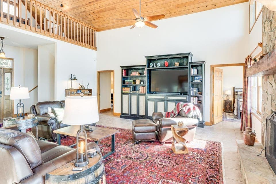 Hot Tub, Mtn Views & Games! Hayesville Home House in Tennessee