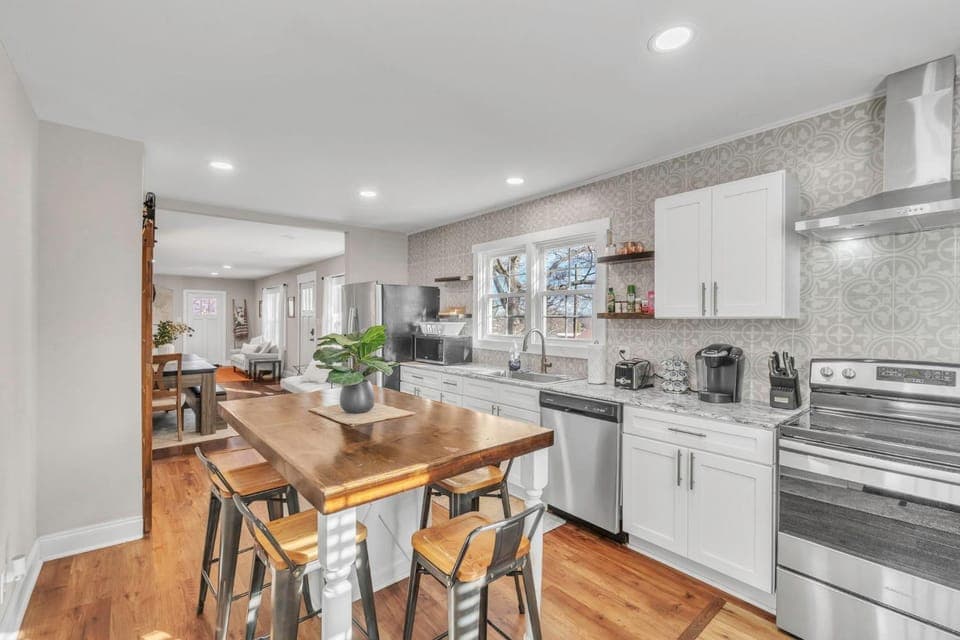 Kitchen or kitchenette