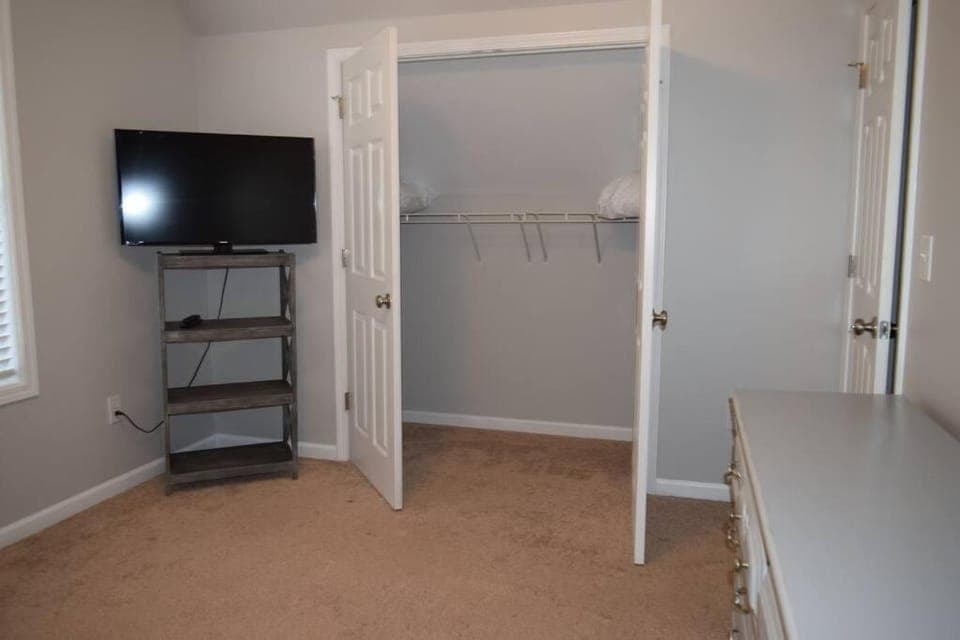Home In Greenville 4 bedrooms, 4 beds, 2 baths House in Greenville