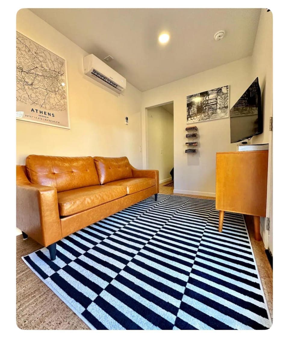 Nomehaus shipping container studio residential neighborhood ATHENS Bed and Breakfast in Athens