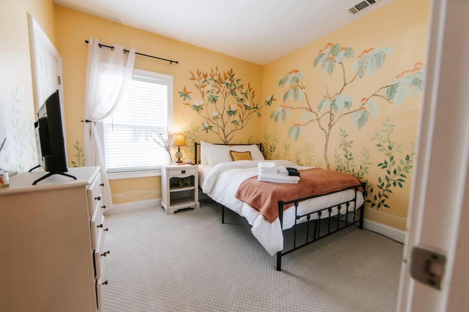 Cozy Cottage - Walk to Campus, Stadium, Downtown House in Athens
