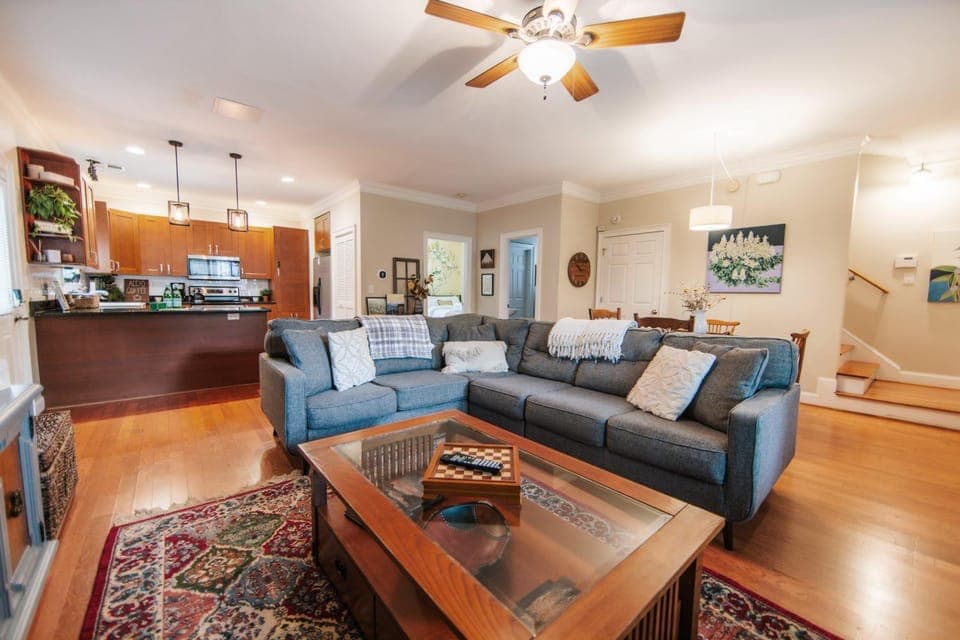 Cozy Cottage - Walk to Campus, Stadium, Downtown House in Athens