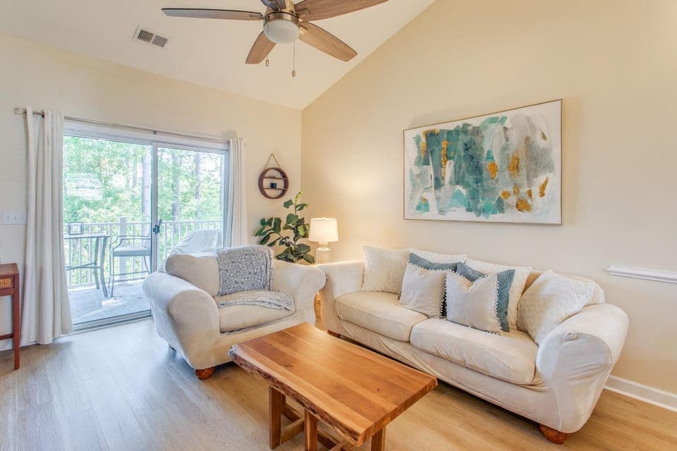 Resort Condo w/ Pool Access Near Barefoot Landing! House in North Myrtle Beach