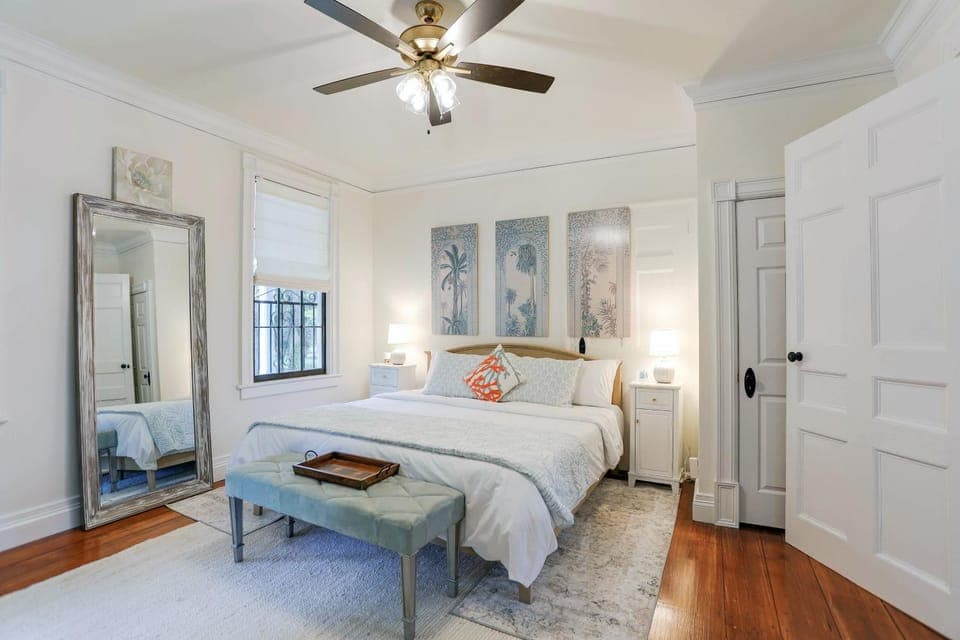 Bed, Photo of the whole room, Bedroom, fireplace, wardrobe