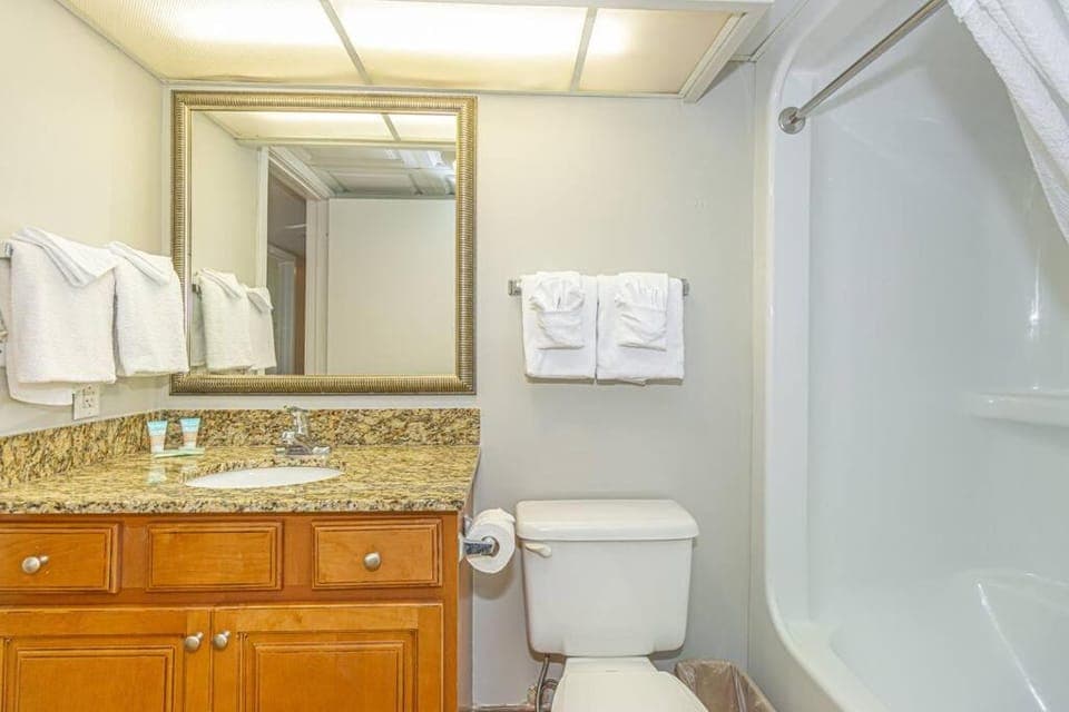 Atlantica 2/2 OF w/wifi, Parking Apartment in Myrtle Beach
