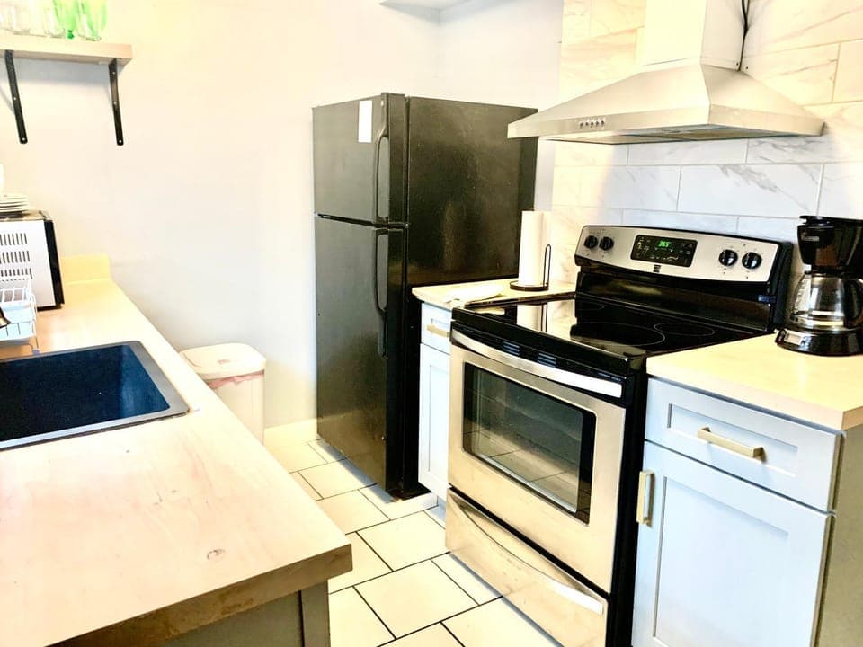 Welcome travel techs, King bed, 2br 1 ,5 ba, 4beds sleep 5, xAI, Project Pyramid House in Memphis