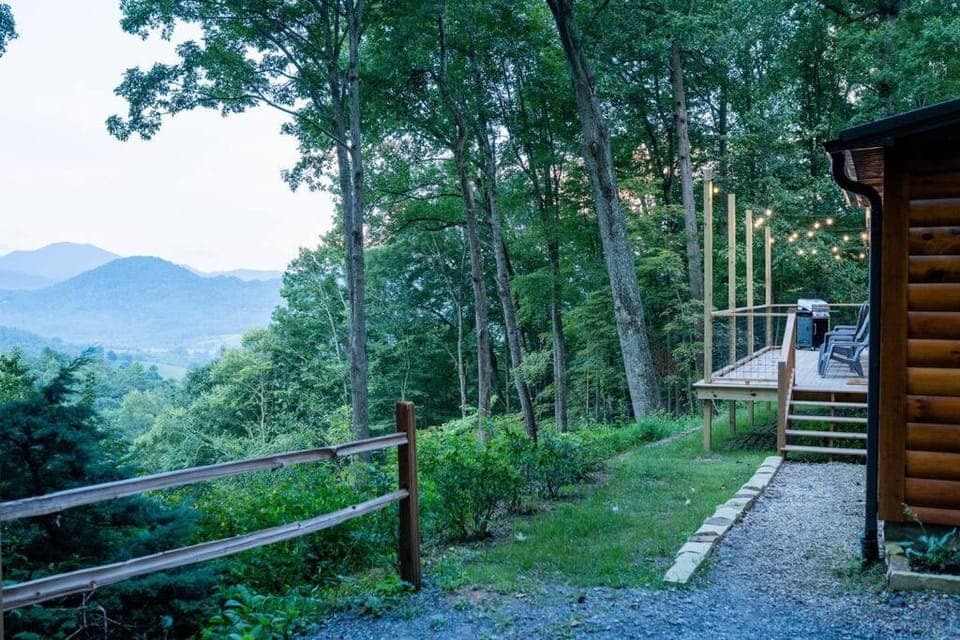 Modern Mountain Cabin - Spectacular Views at 3100 ft Cabin in Tennessee