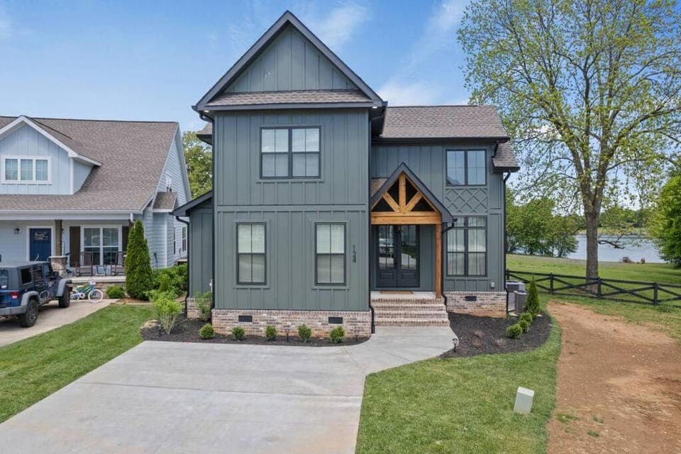 Basecamp Retreat TimsFordLake House in Tennessee