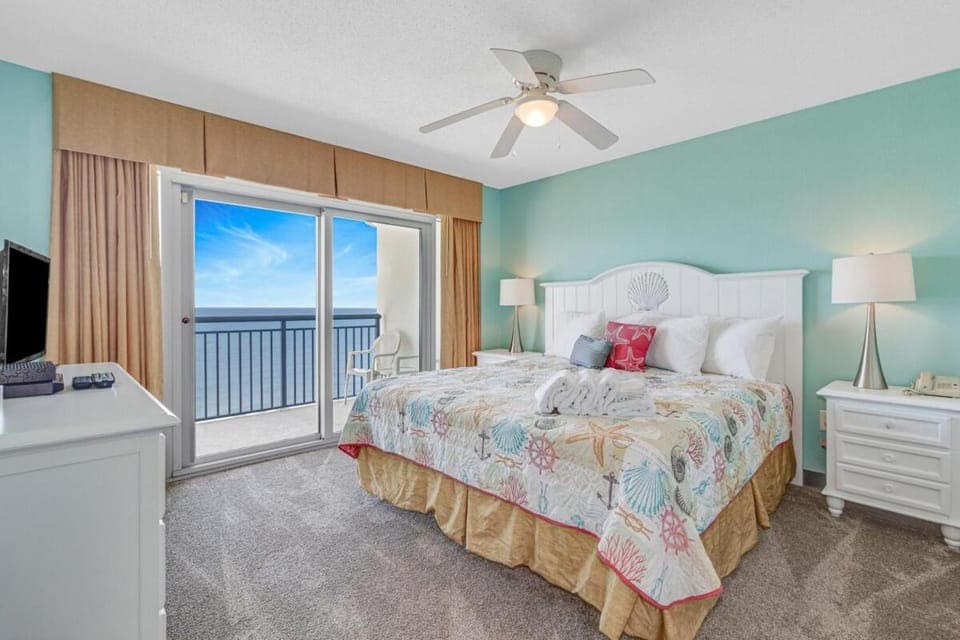 Ocean Front Grand Atlantic 4 Bedroom 3 bathroom Grand Atlantic Resort House in Myrtle Beach