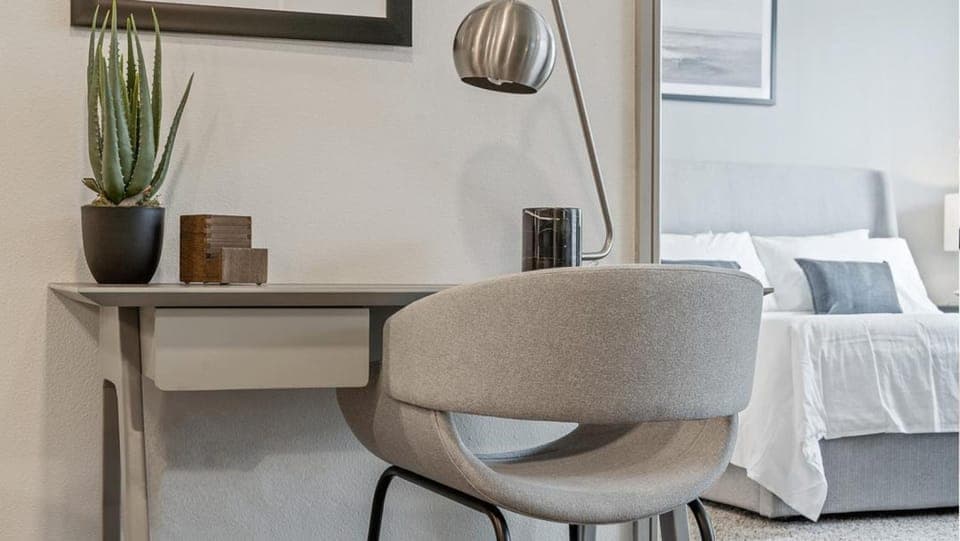 Landing - Modern Apartment with Amazing Amenities (ID1372X711) Apartment in Brentwood