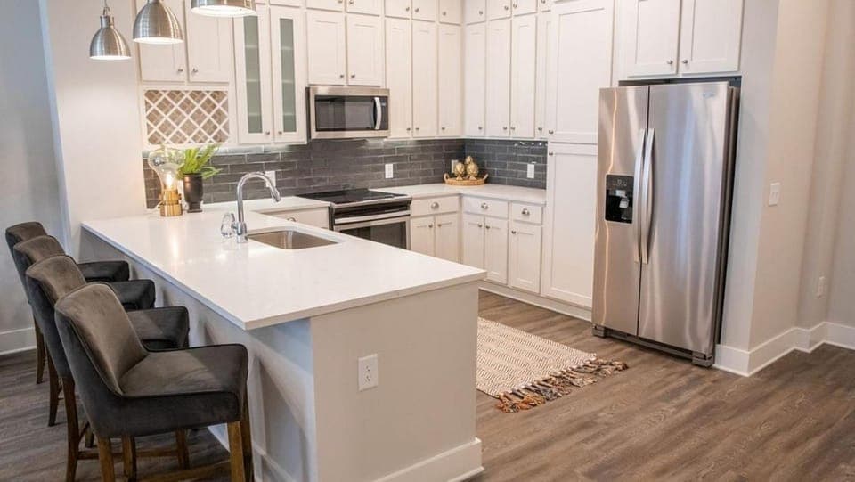 Landing - Modern Apartment with Amazing Amenities (ID1372X711) Apartment in Brentwood
