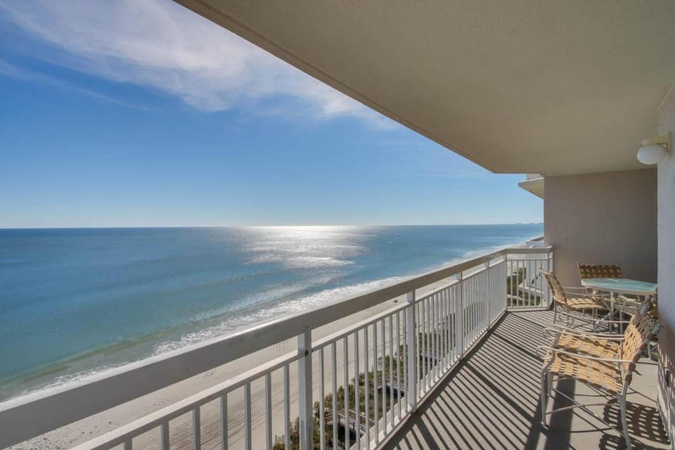 Crescent Shores N - 1001 - Oceanfront-Crescent Beach Section House in Crescent Beach
