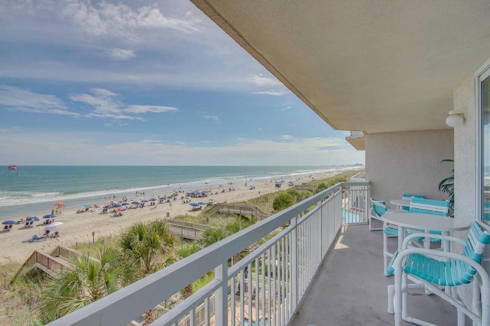 Crescent Shores N - 304 - Ocean Front-Crescent Beach Section House in Crescent Beach