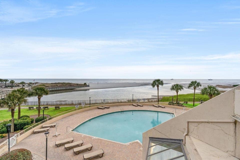 Ocean Creek Resort GG2 - Oceanfront - Windy Hill House in Briarcliffe Acres